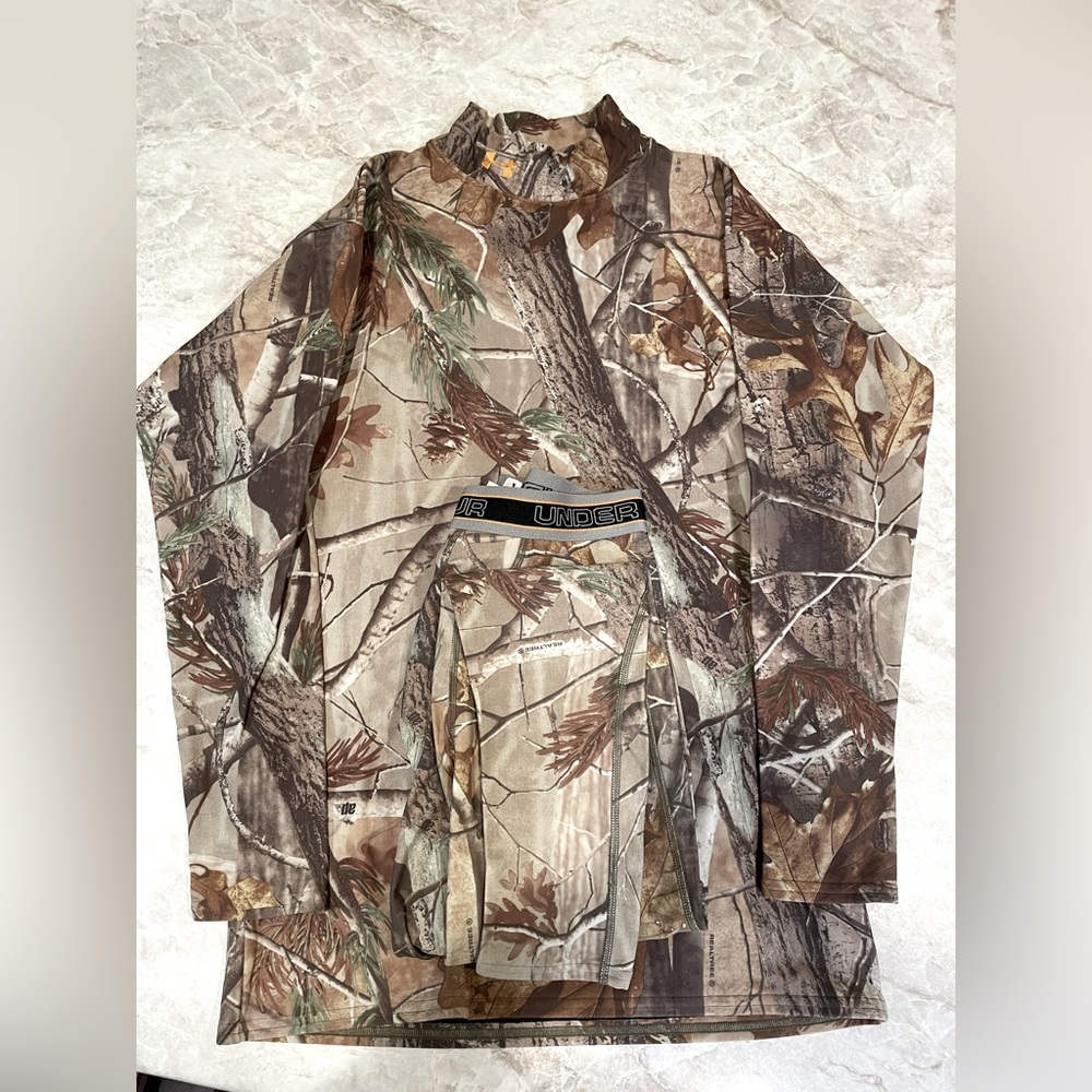 Size of shirt is XXL. Pants XL Realtree Hardwoods